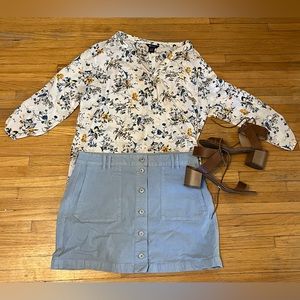 Haggar clothing floral V neck top